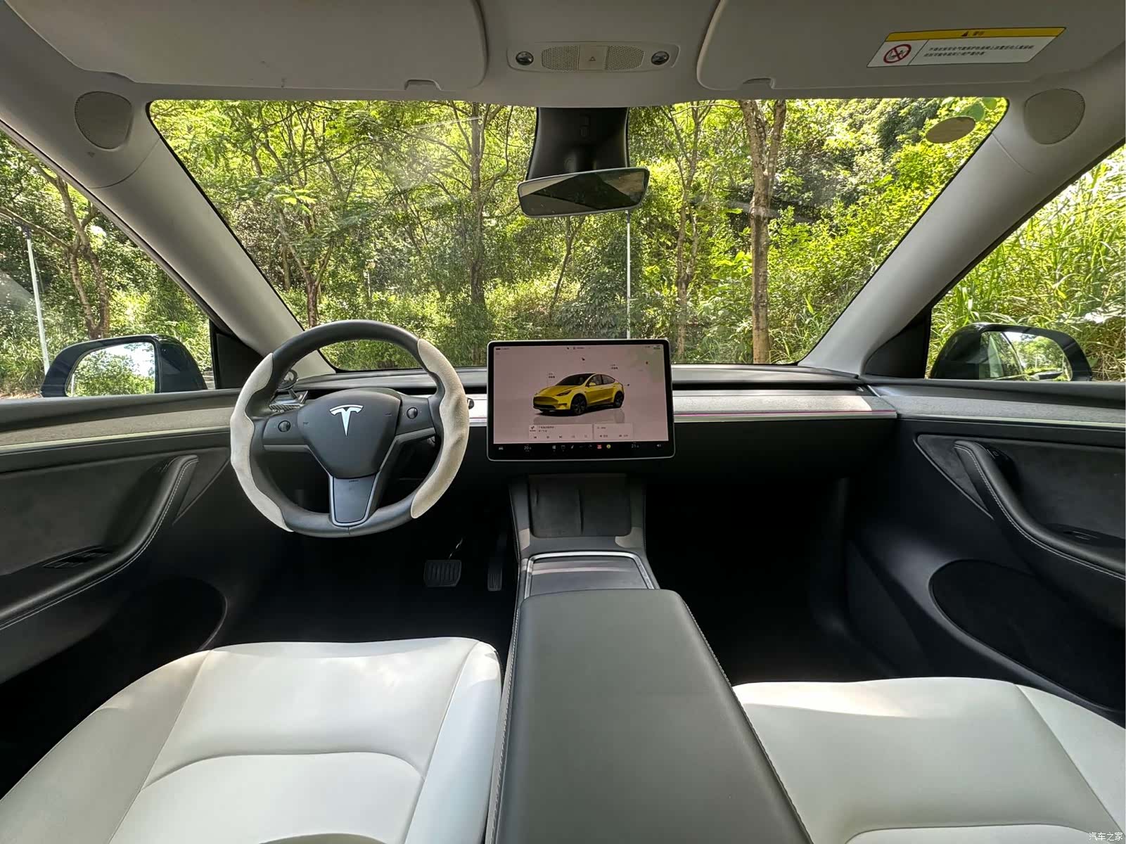 Tesla Model Y, 2023 все фото