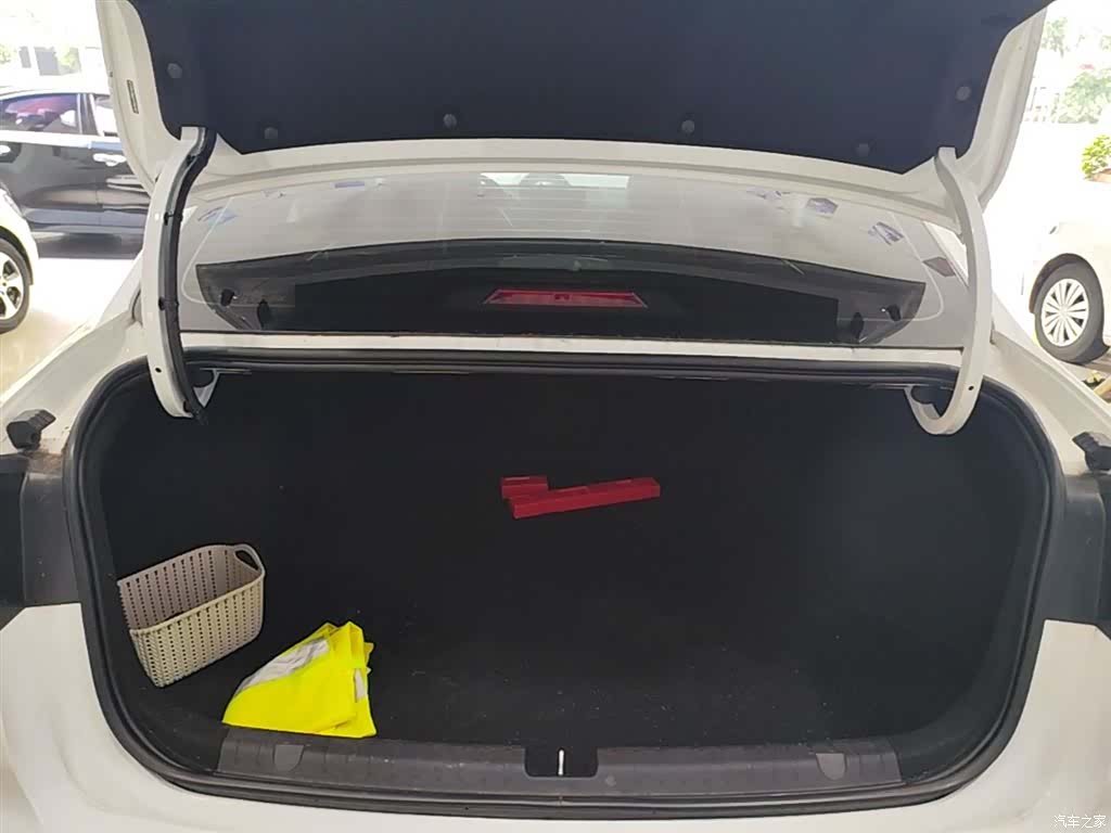 Geely Emgrand, 2023 19
