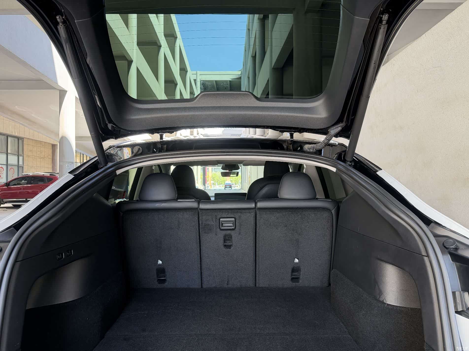 Tesla Model Y, 2024 9