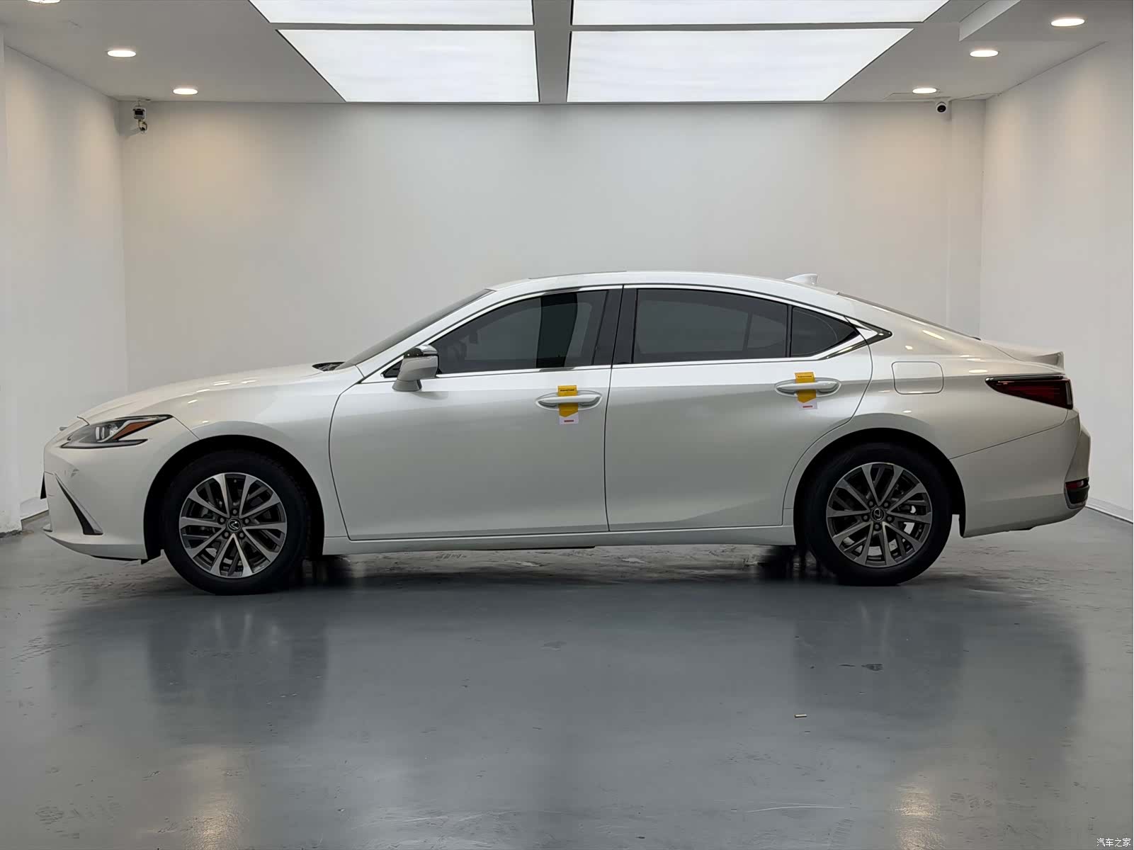 Lexus ES, 2024 8