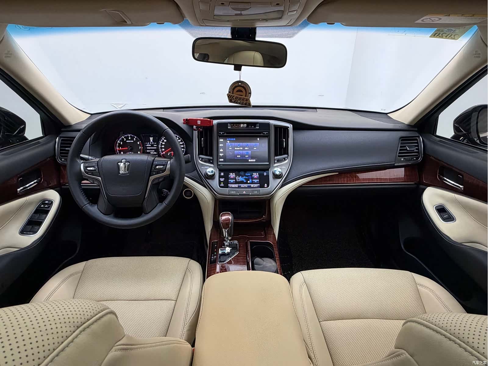 Toyota Crown, 2016 10