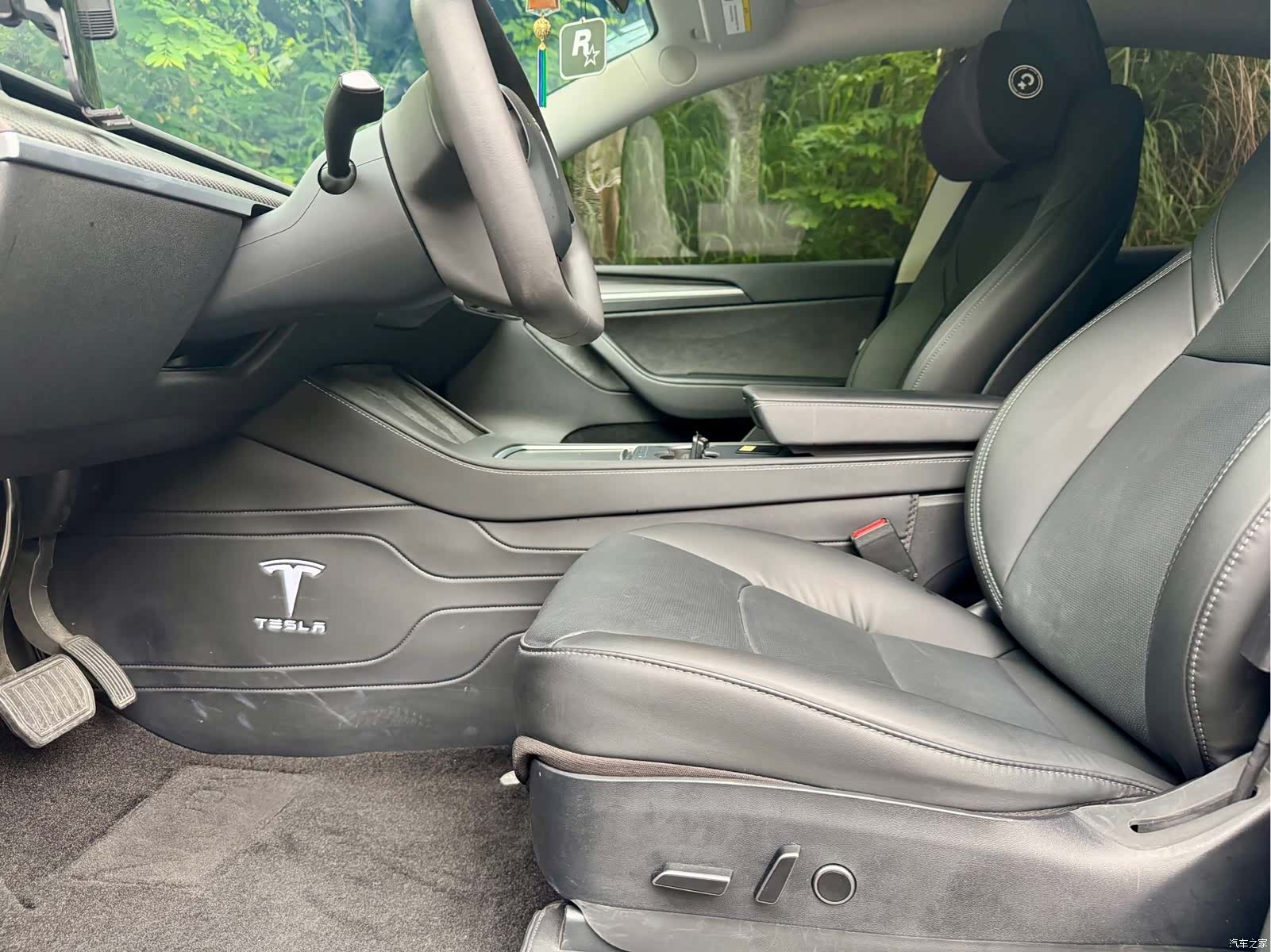 Tesla Model Y, 2023 4