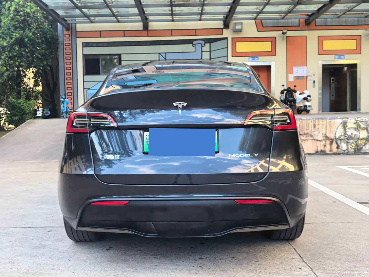 Tesla Model Y, 2024 16