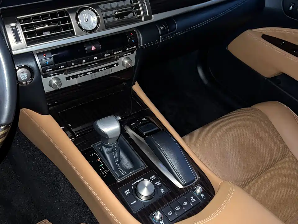Lexus LS
