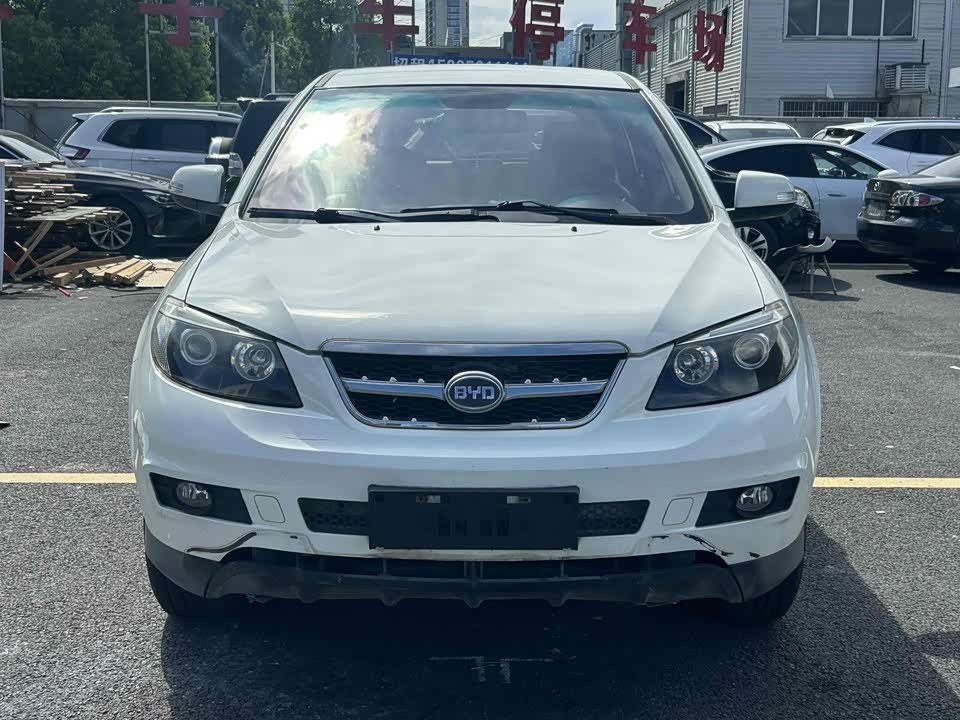 BYD S6