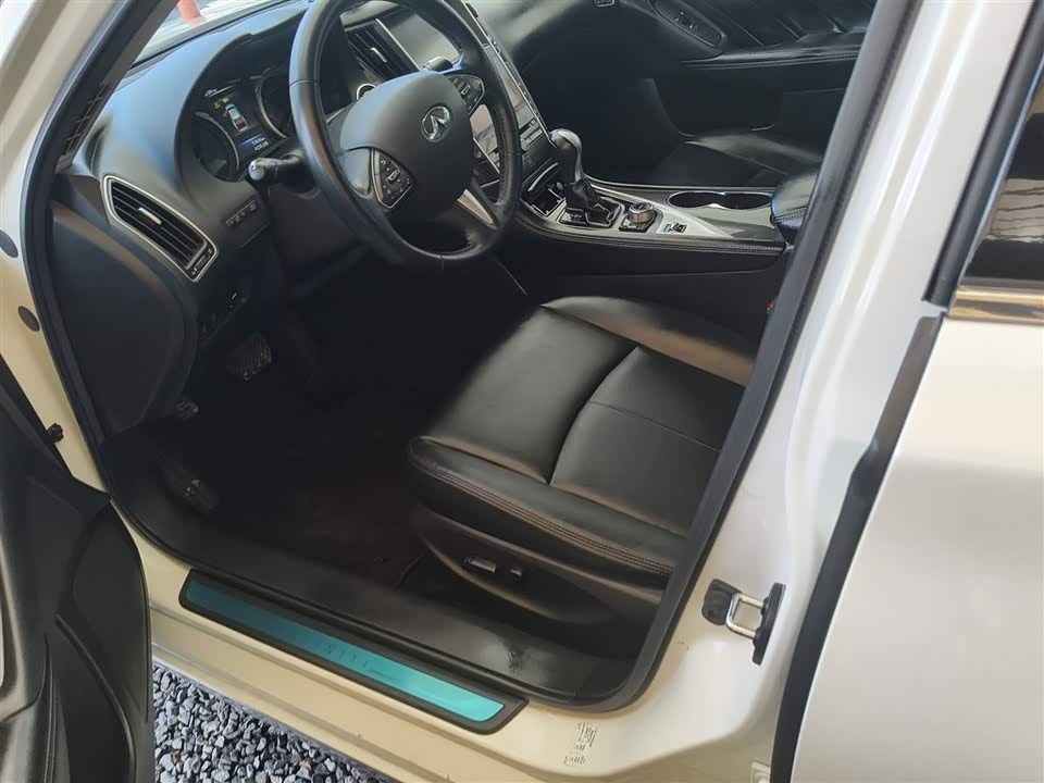 Infiniti Q50L