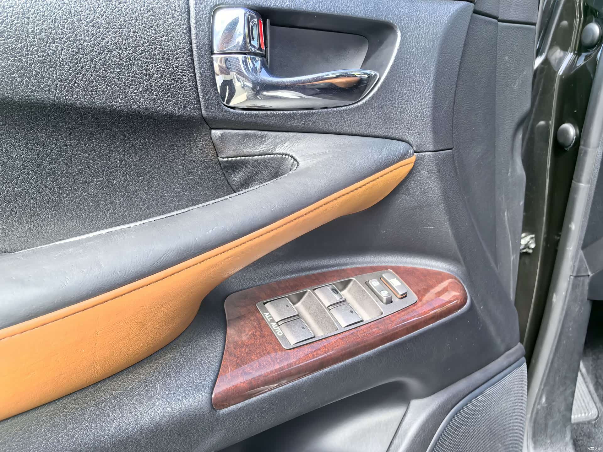 Lexus LX, 2012 10