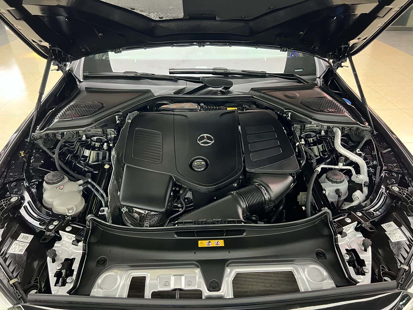 Mercedes-Benz E-Class, 2024 26
