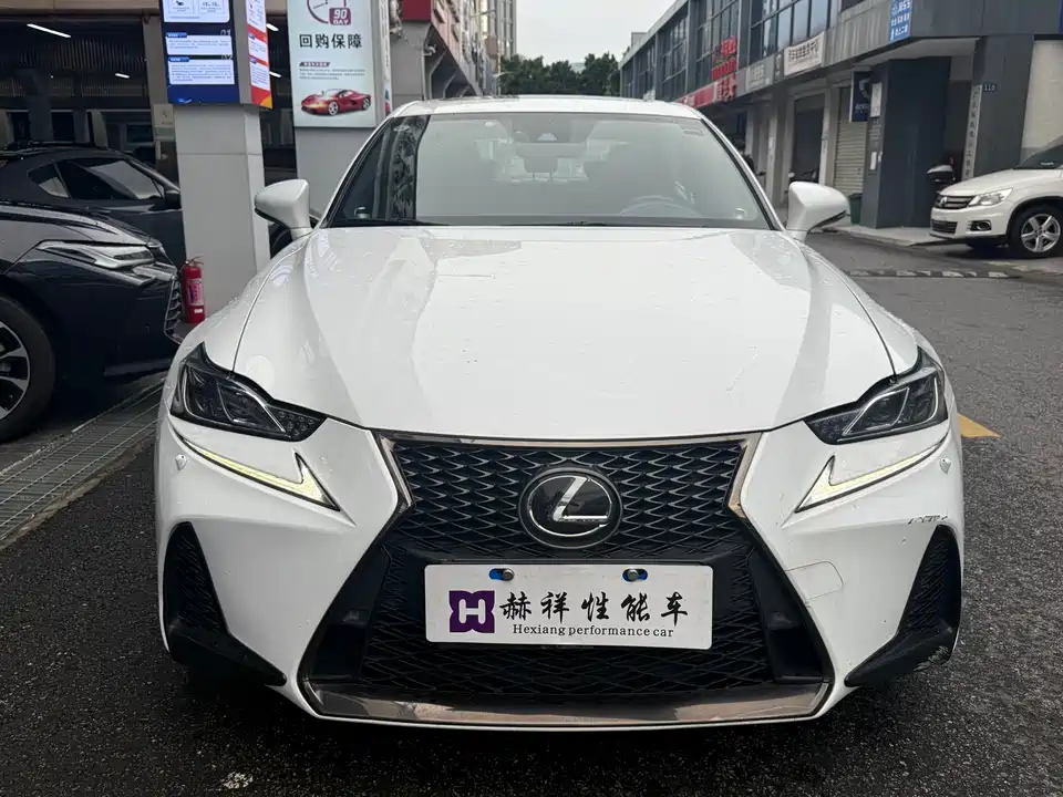 Lexus IS