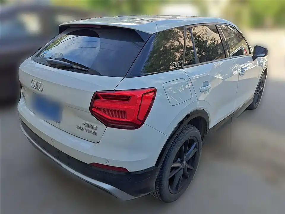 Audi Q2L