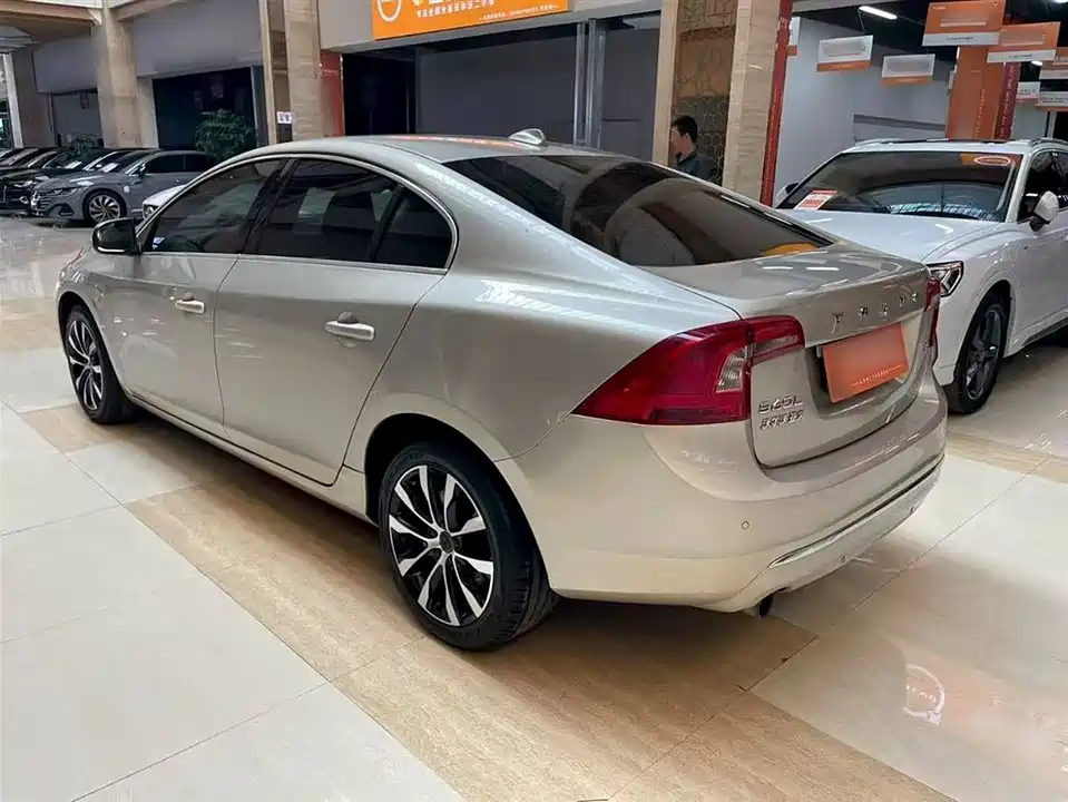 Volvo S60