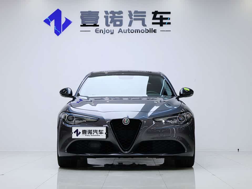Alfa Romeo Giulia Alfa Romeo Giulia