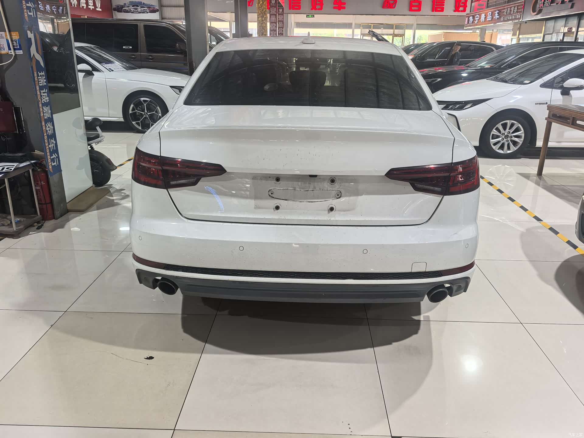 Audi A4L, 2018 все фото