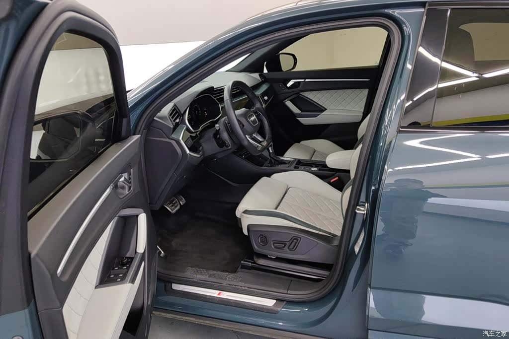 Audi Q3, 2023 9