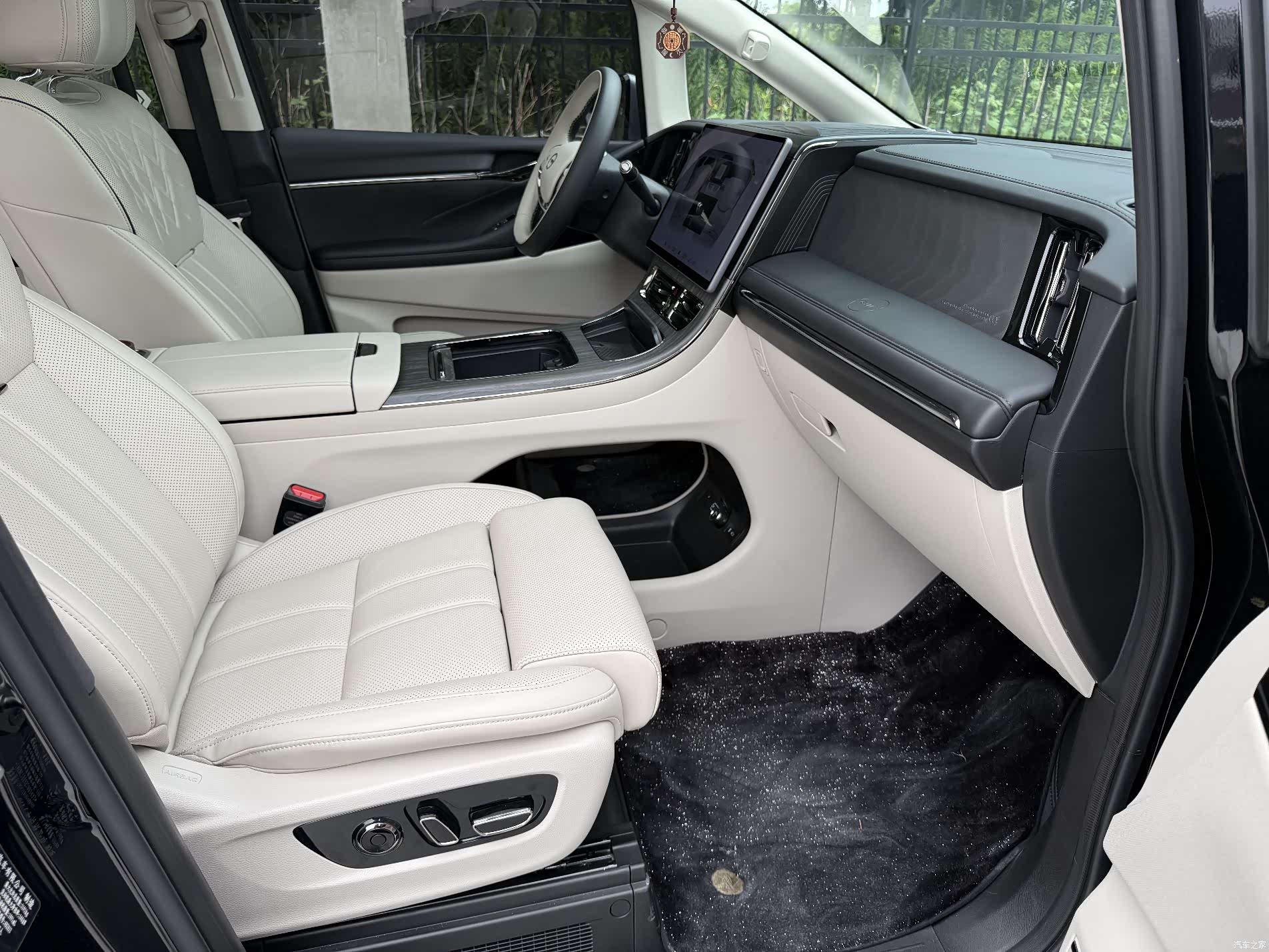 Trumpchi M8, 2025 14