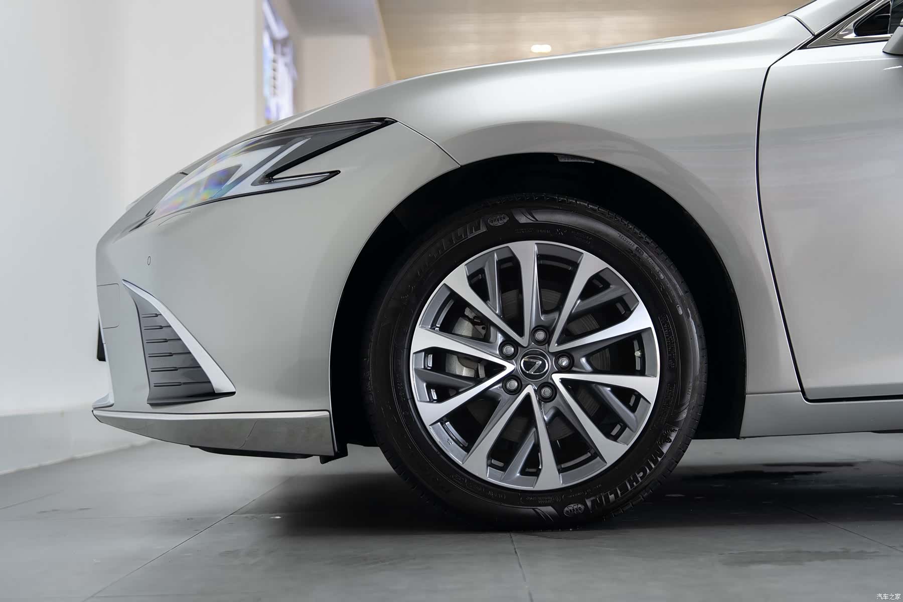 Lexus ES, 2025 8