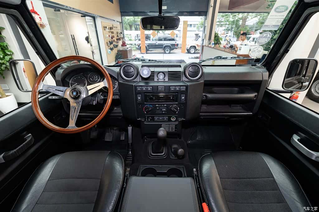 Land Rover Defender, 2015 7