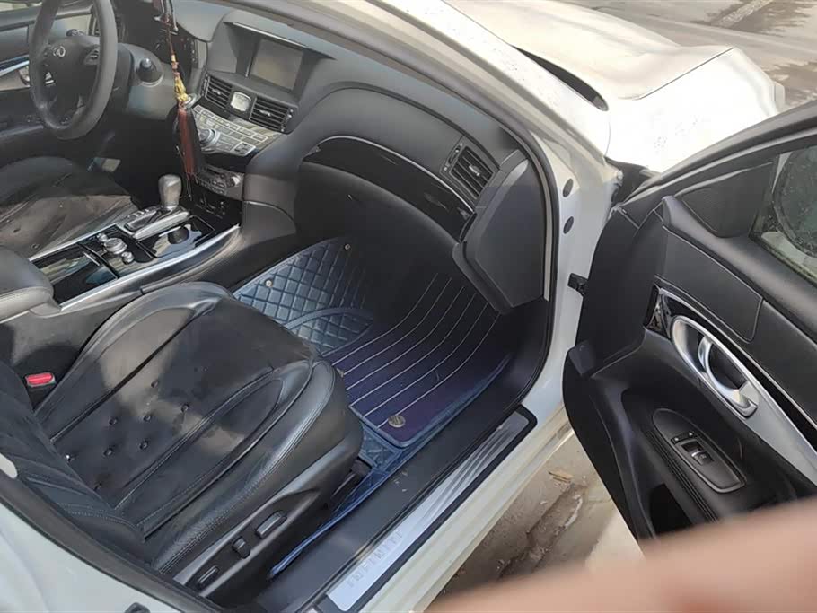 Infiniti Q70 Infiniti Q70