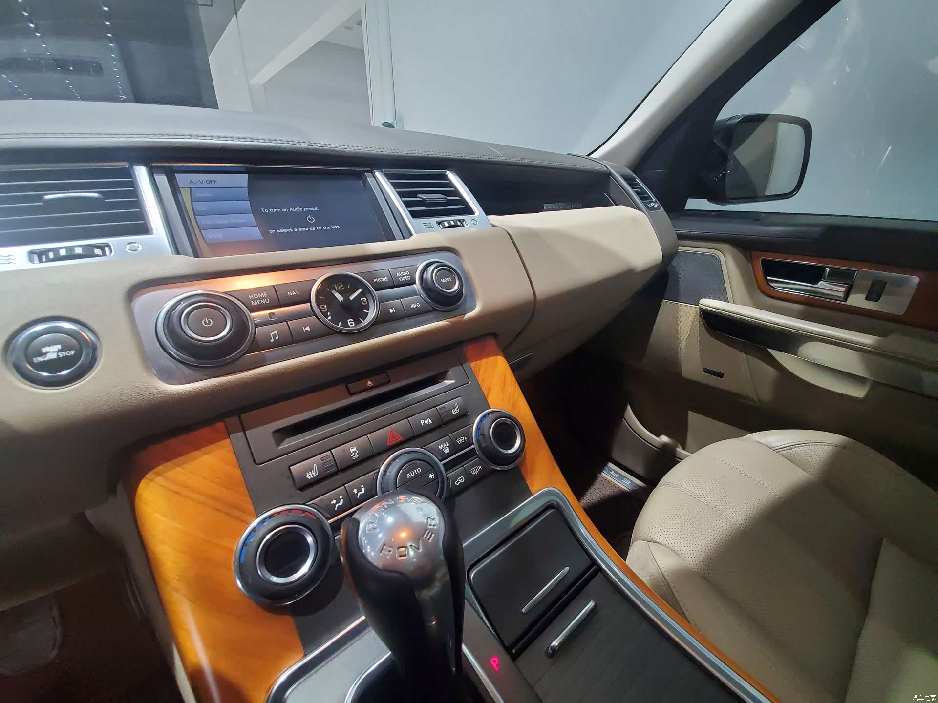 Land Rover Range Rover, 2011 11