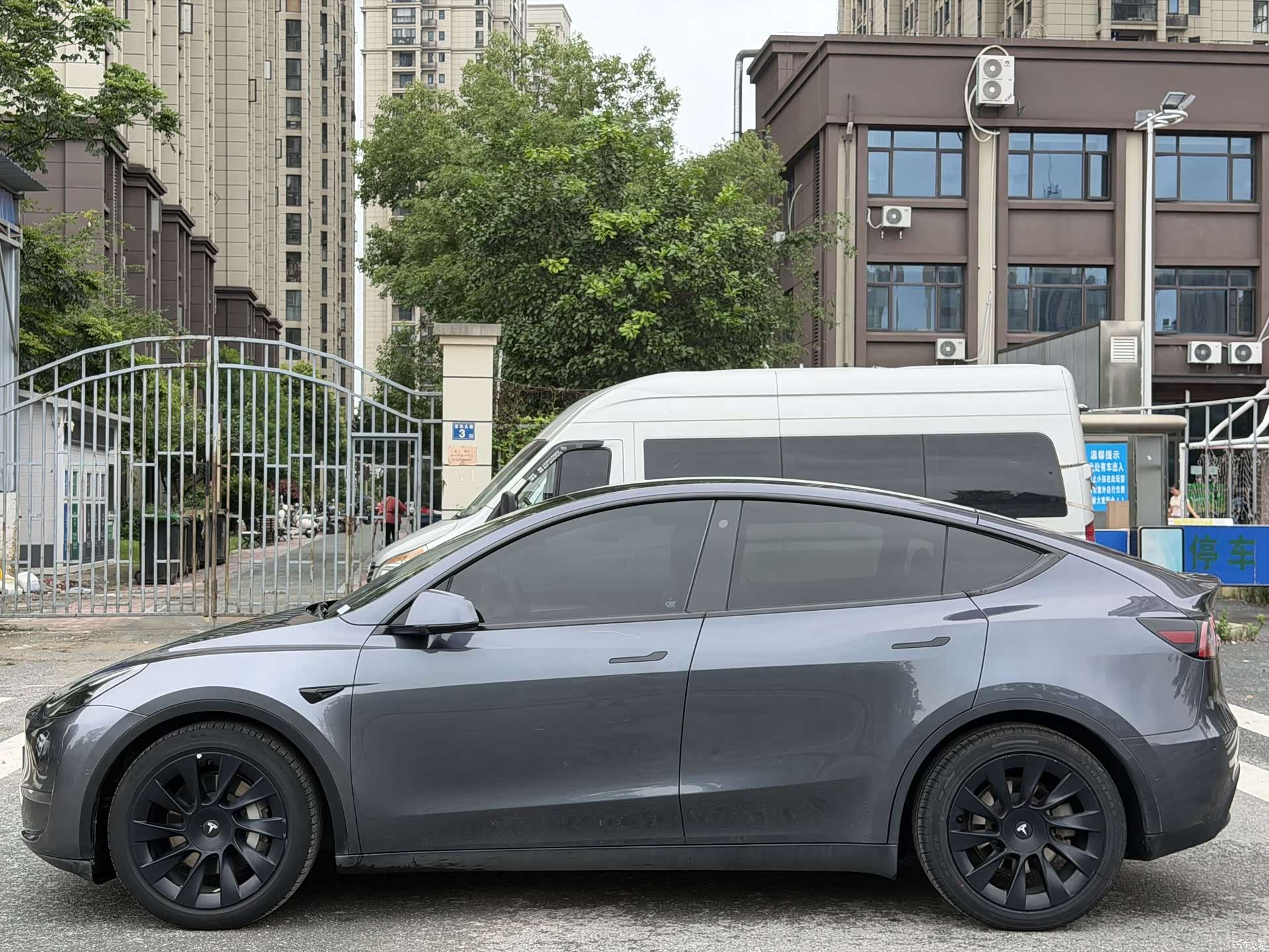 Tesla Model Y, 2021 14