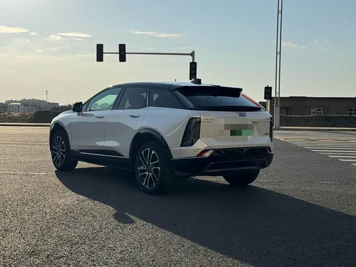 Cadillac Optiq 2024 AWD zhang xu hang ban