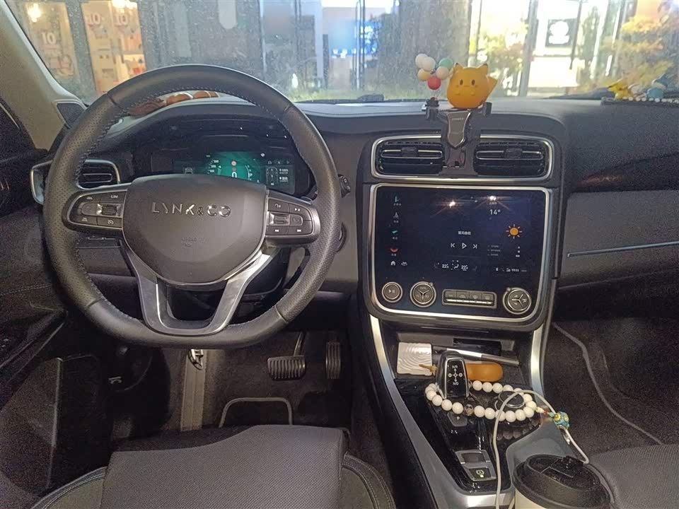 Lynk & Co 01 EM-P