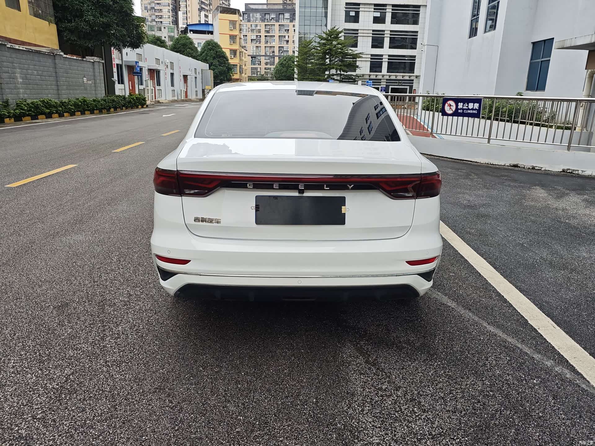 Geely Emgrand, 2022 19