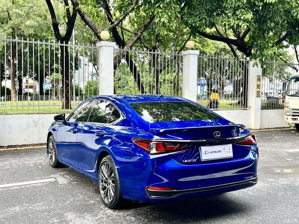 Lexus ES, 2020 9