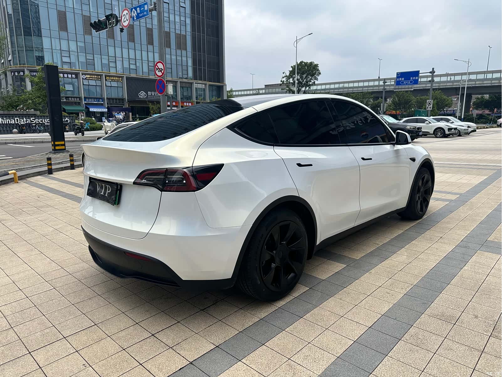 Tesla Model Y, 2024 13