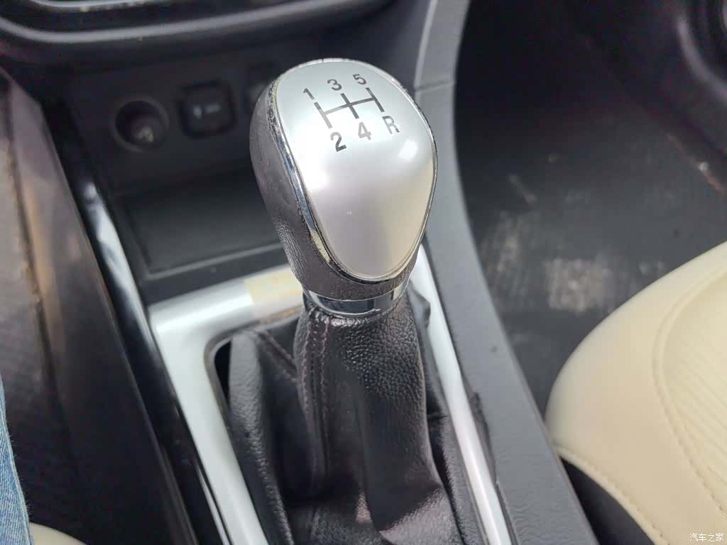 Changan V7, 2015 7