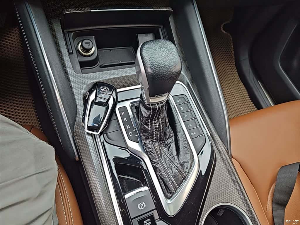 Maxus D90, 2017 14