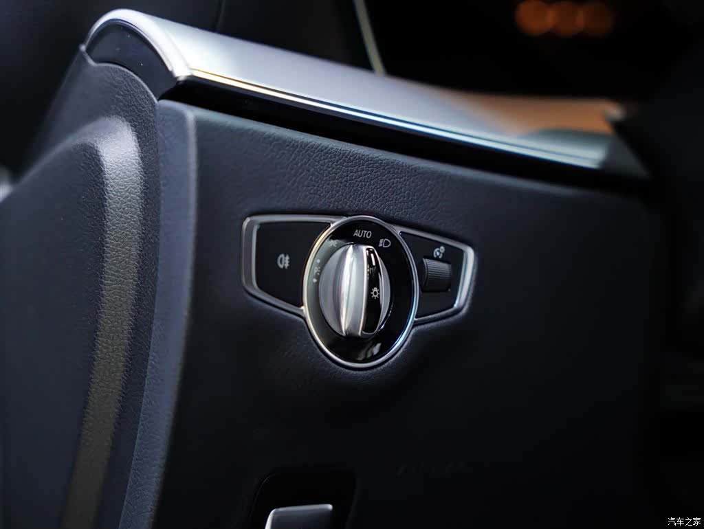 Mercedes-Benz E-Class, 2023 37