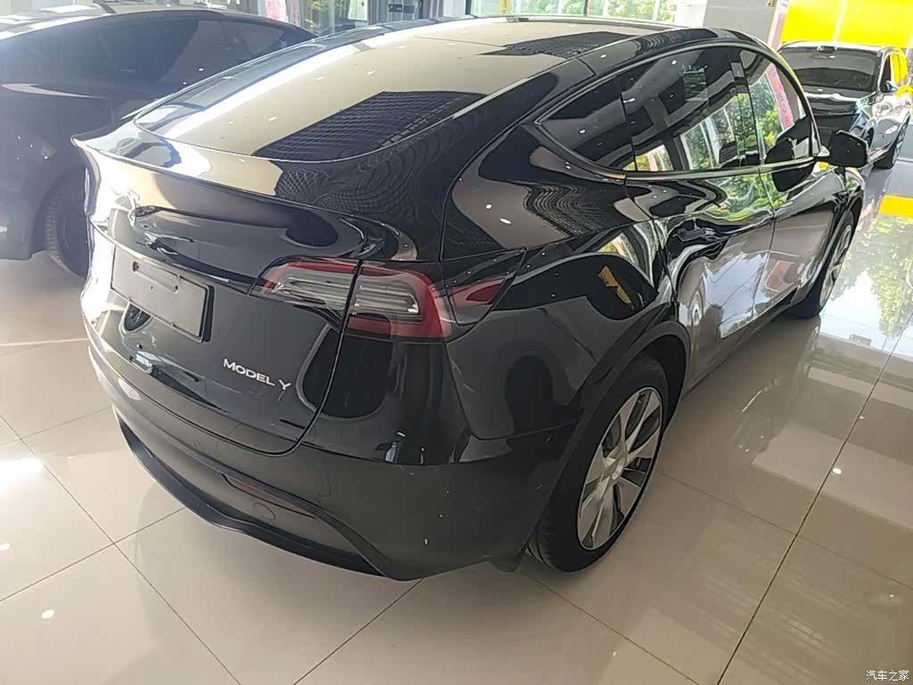 Tesla Model Y, 2023 7
