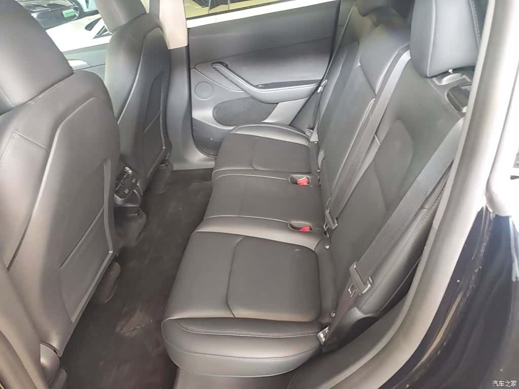 Tesla Model Y, 2023 17