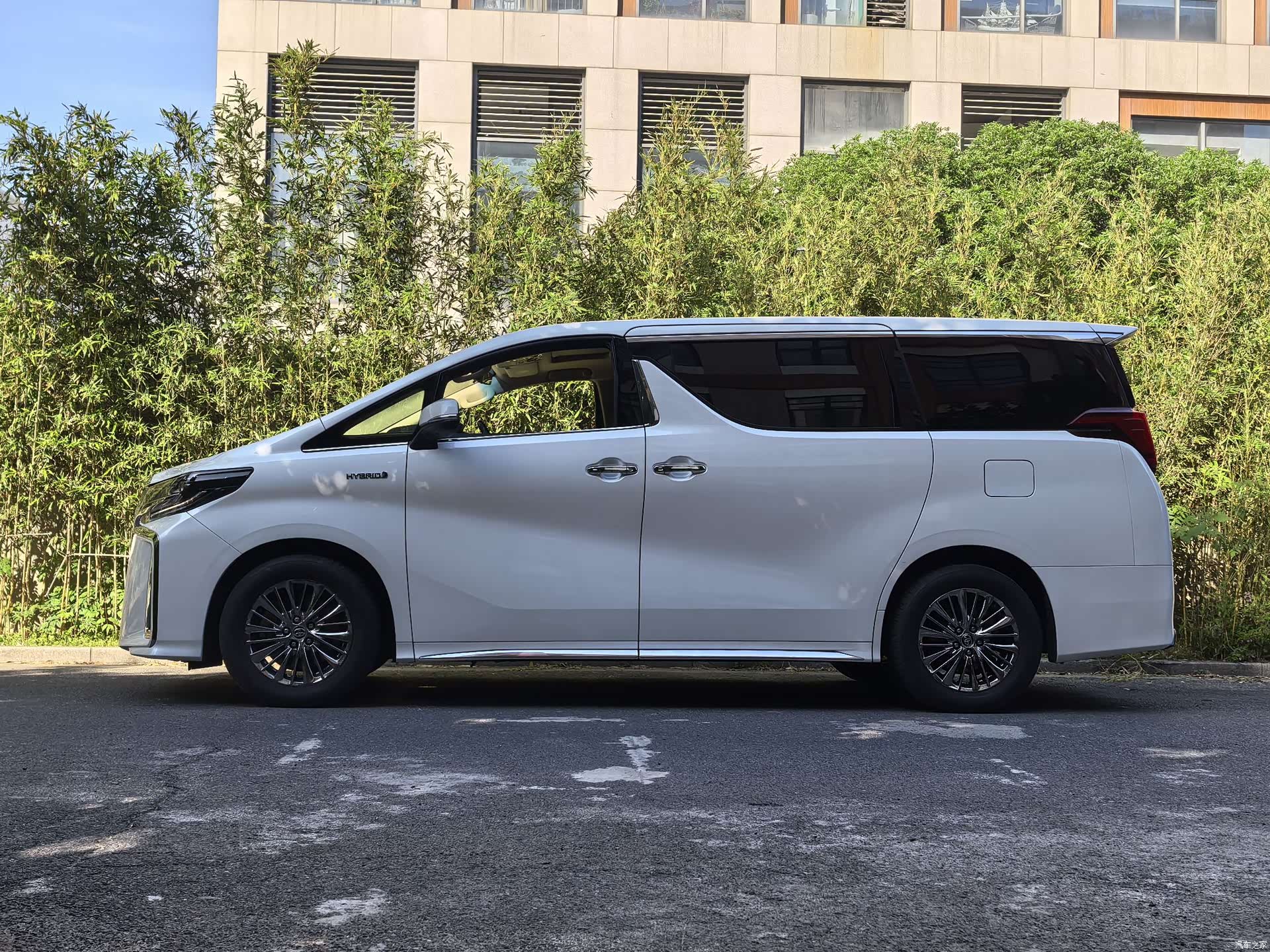 Toyota Alphard, 2021 22