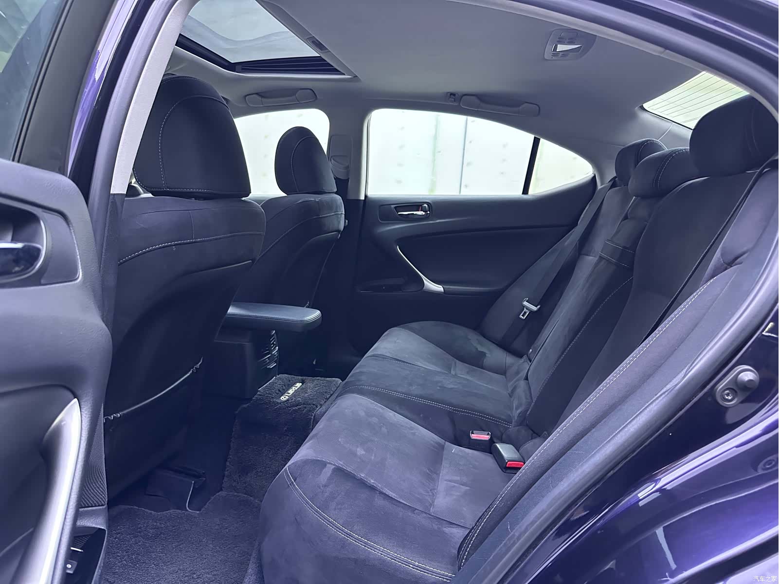 Lexus IS, 2011 9