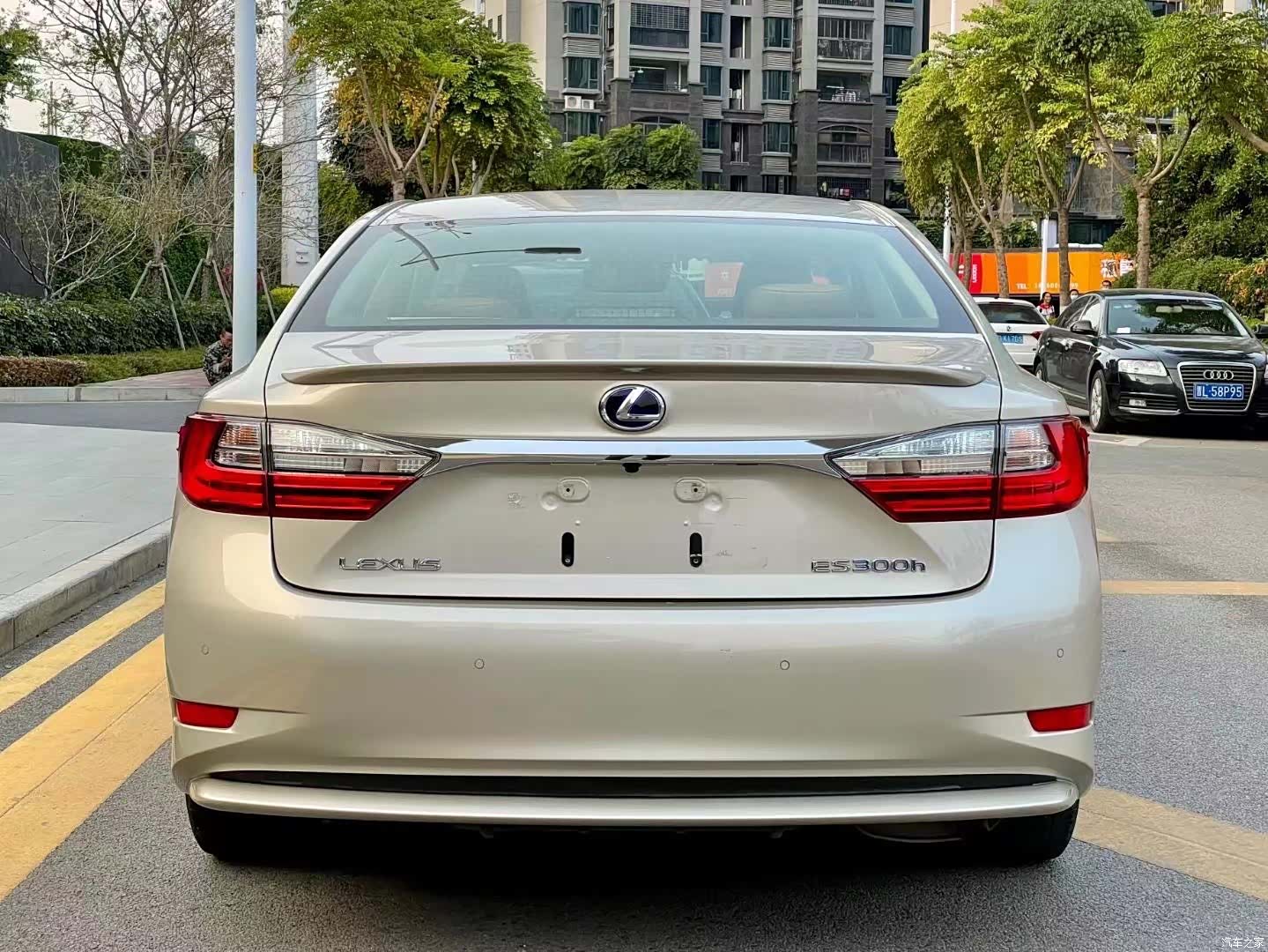 Lexus ES, 2017 4