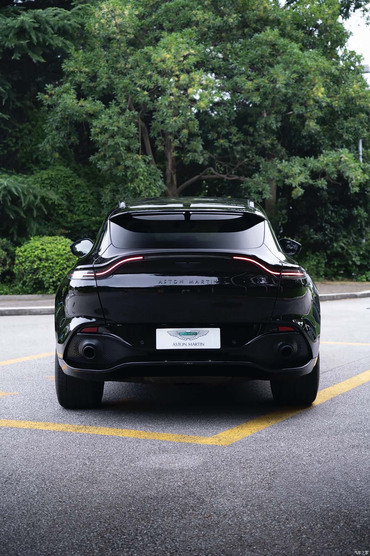 Aston Martin DBX, 2022 7