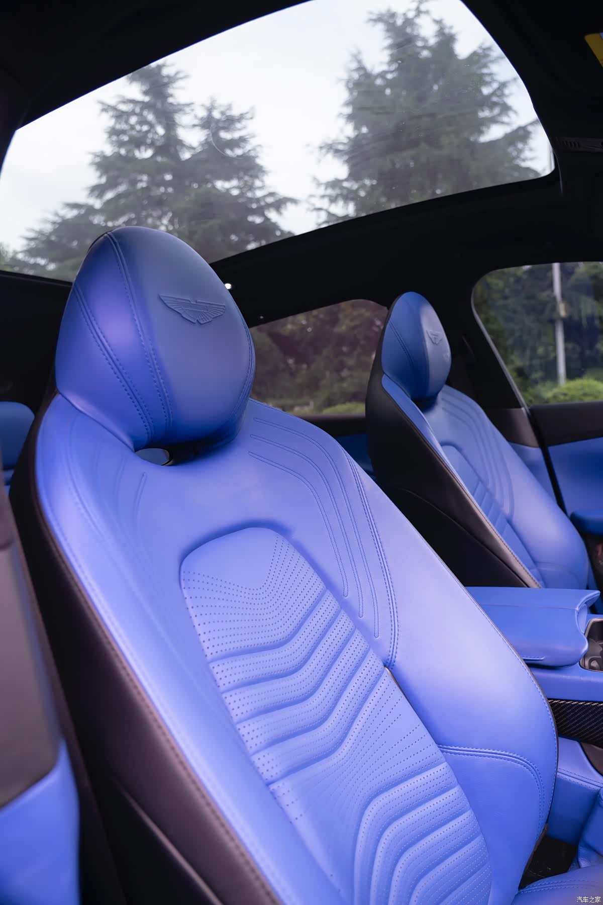 Aston Martin DBX, 2022 23