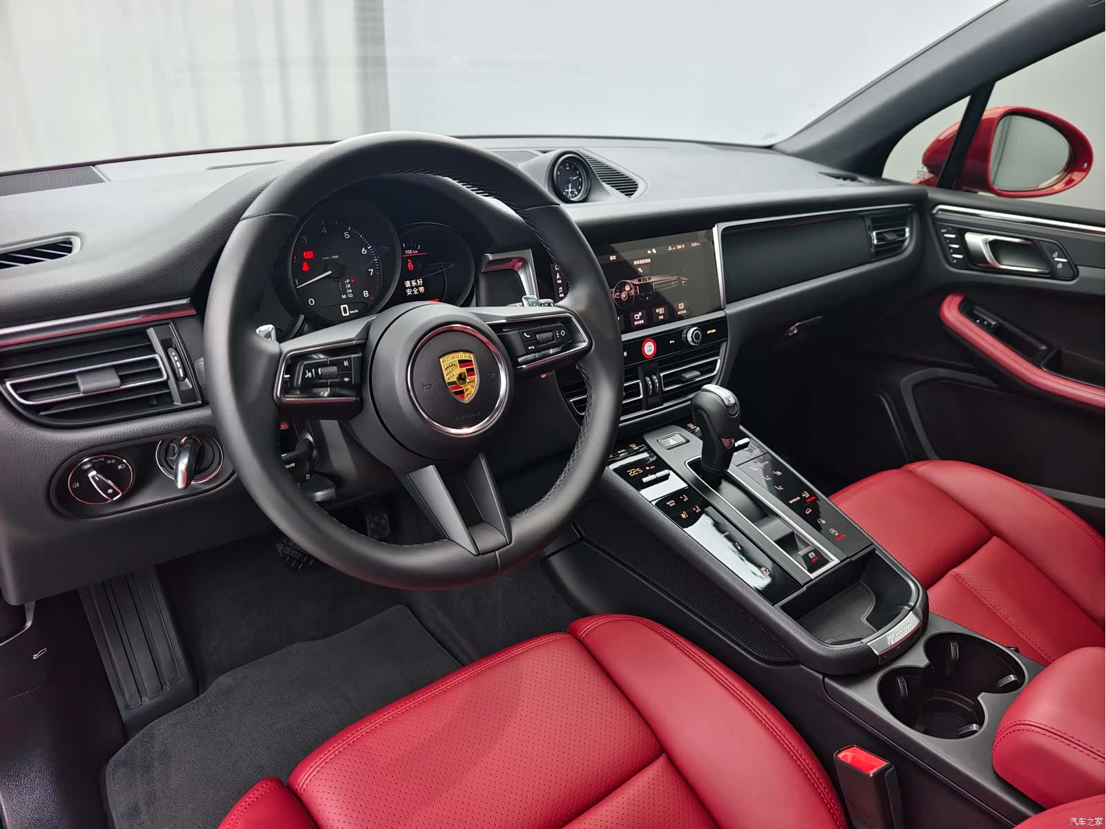 Porsche Macan, 2024 6