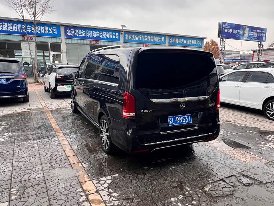 Mercedes-Benz V-class