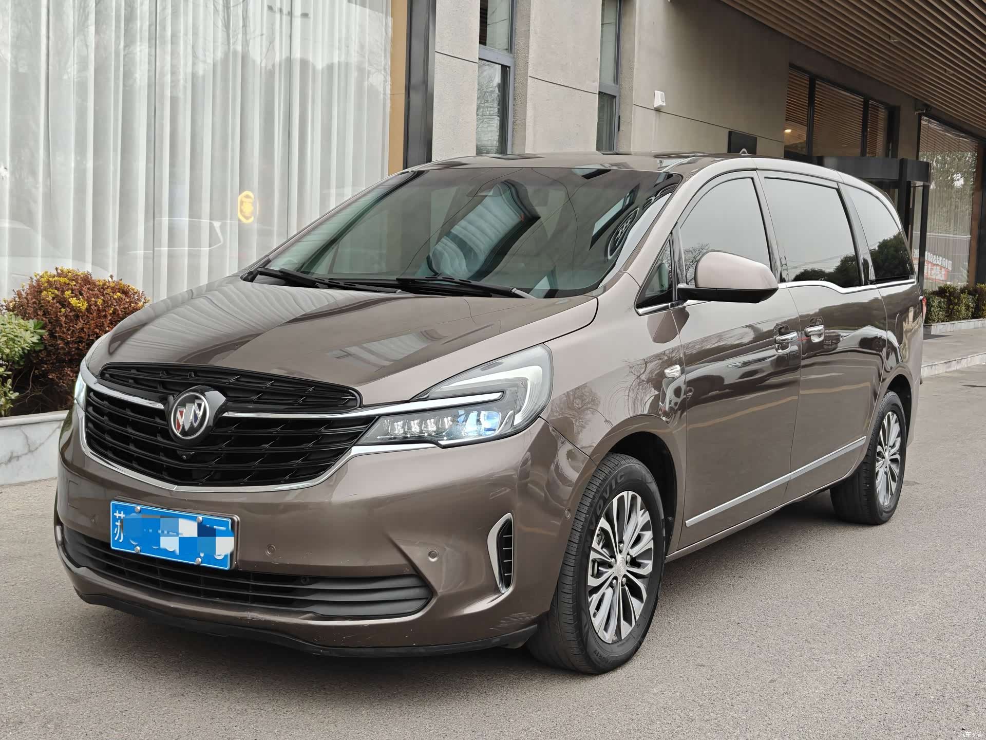 Buick GL8, 2021 1