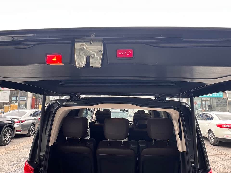 Mercedes-Benz V-class