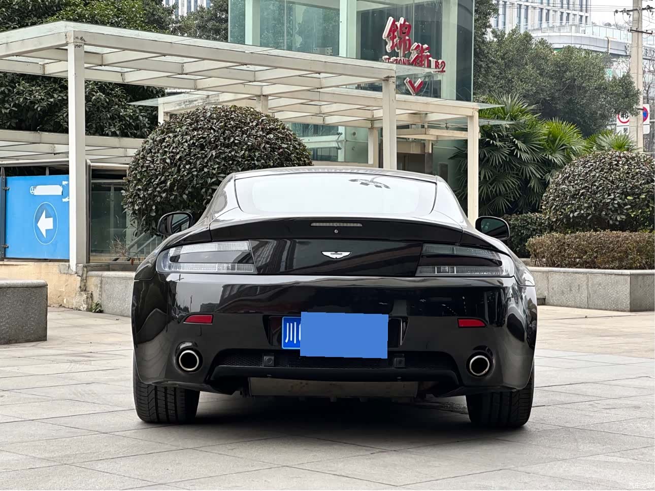 Aston Martin Vantage, 2012 4