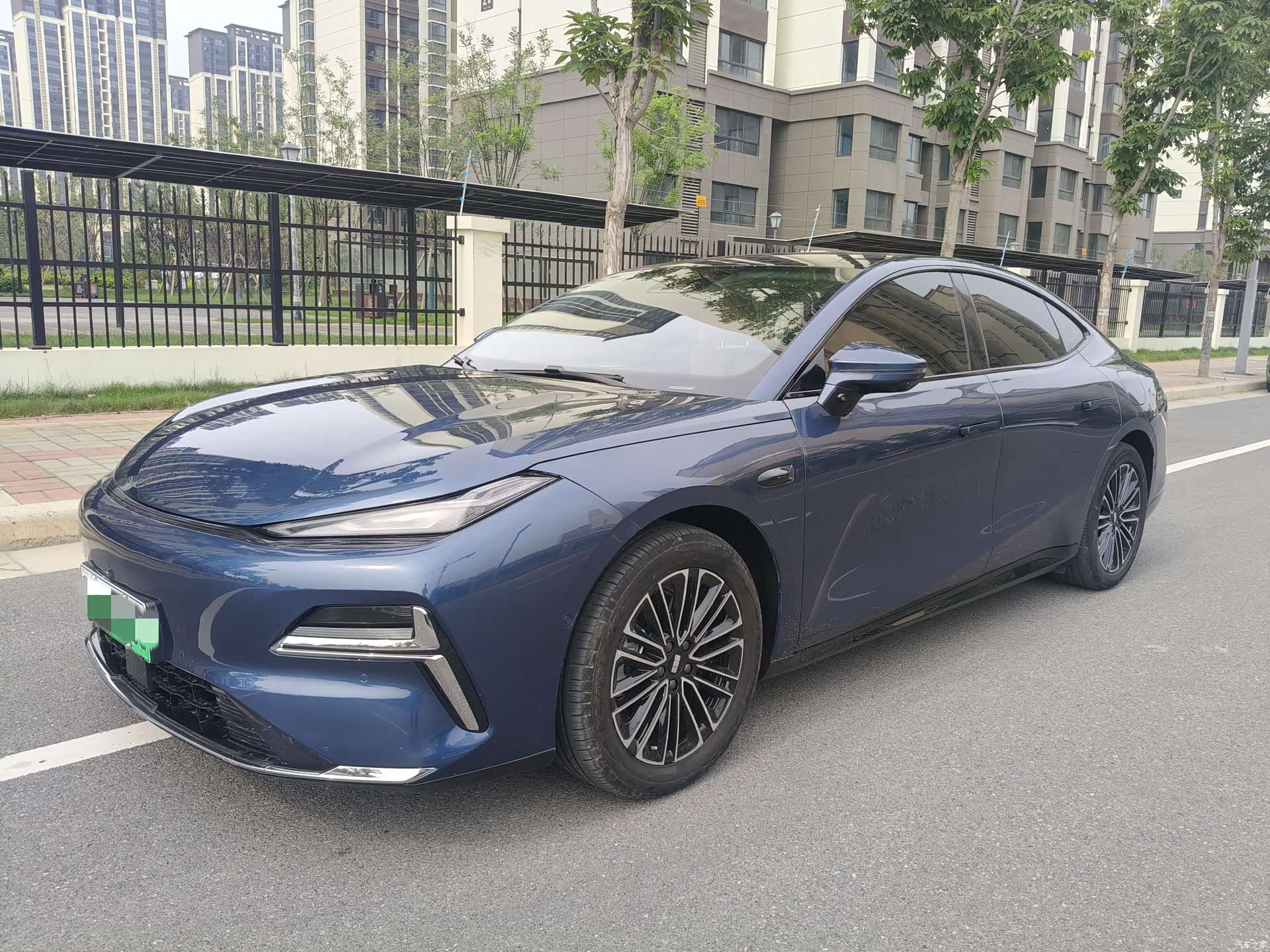 Geely 8, 2025 1