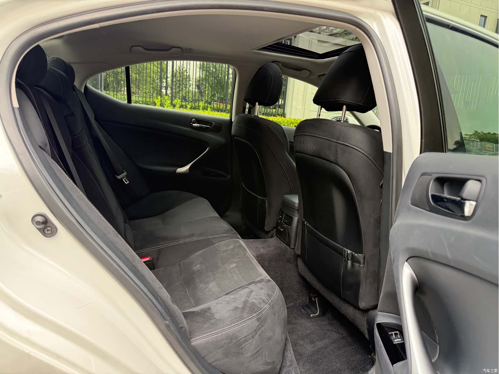 Lexus IS, 2012 16