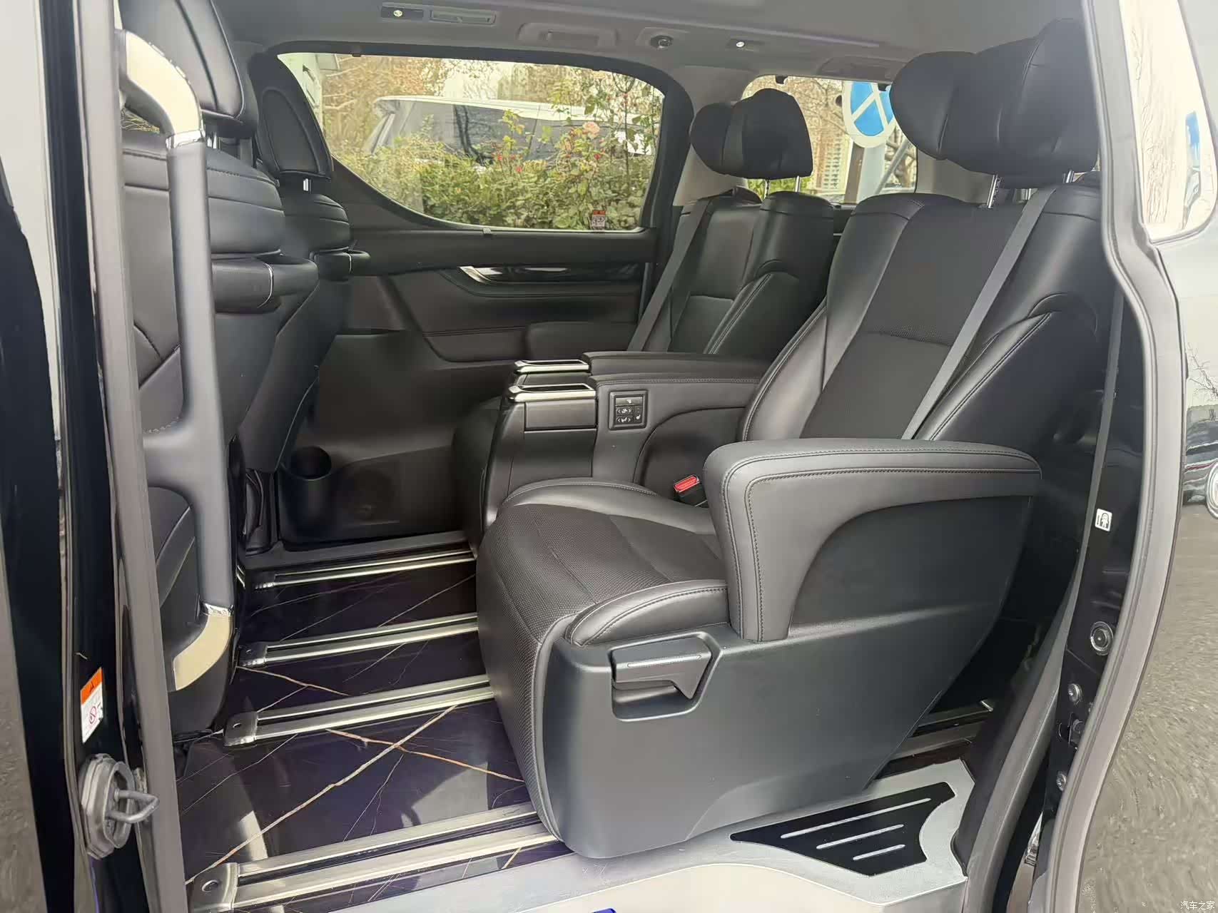 Toyota Vellfire, 2023 17