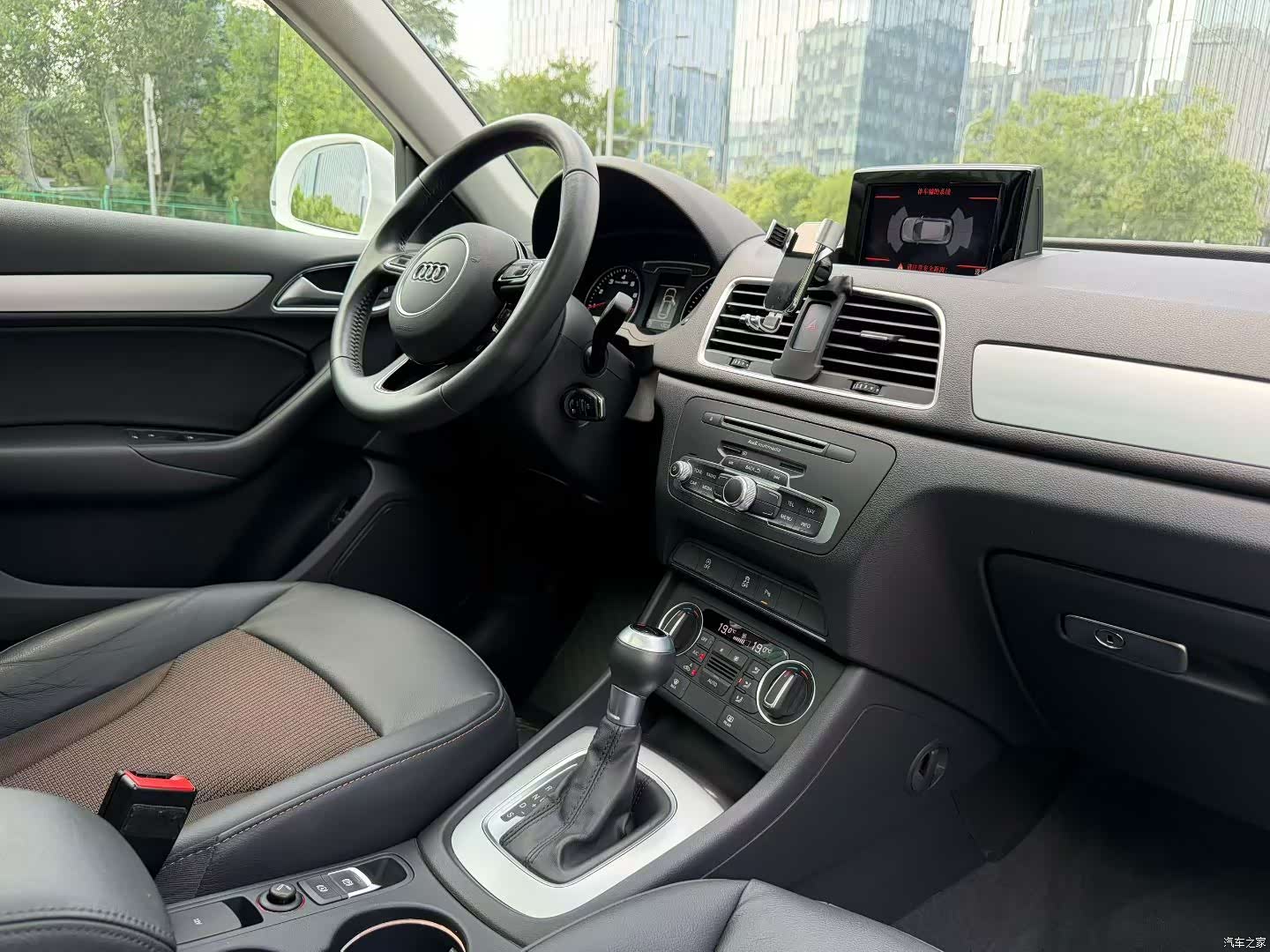 Audi Q3, 2019 9