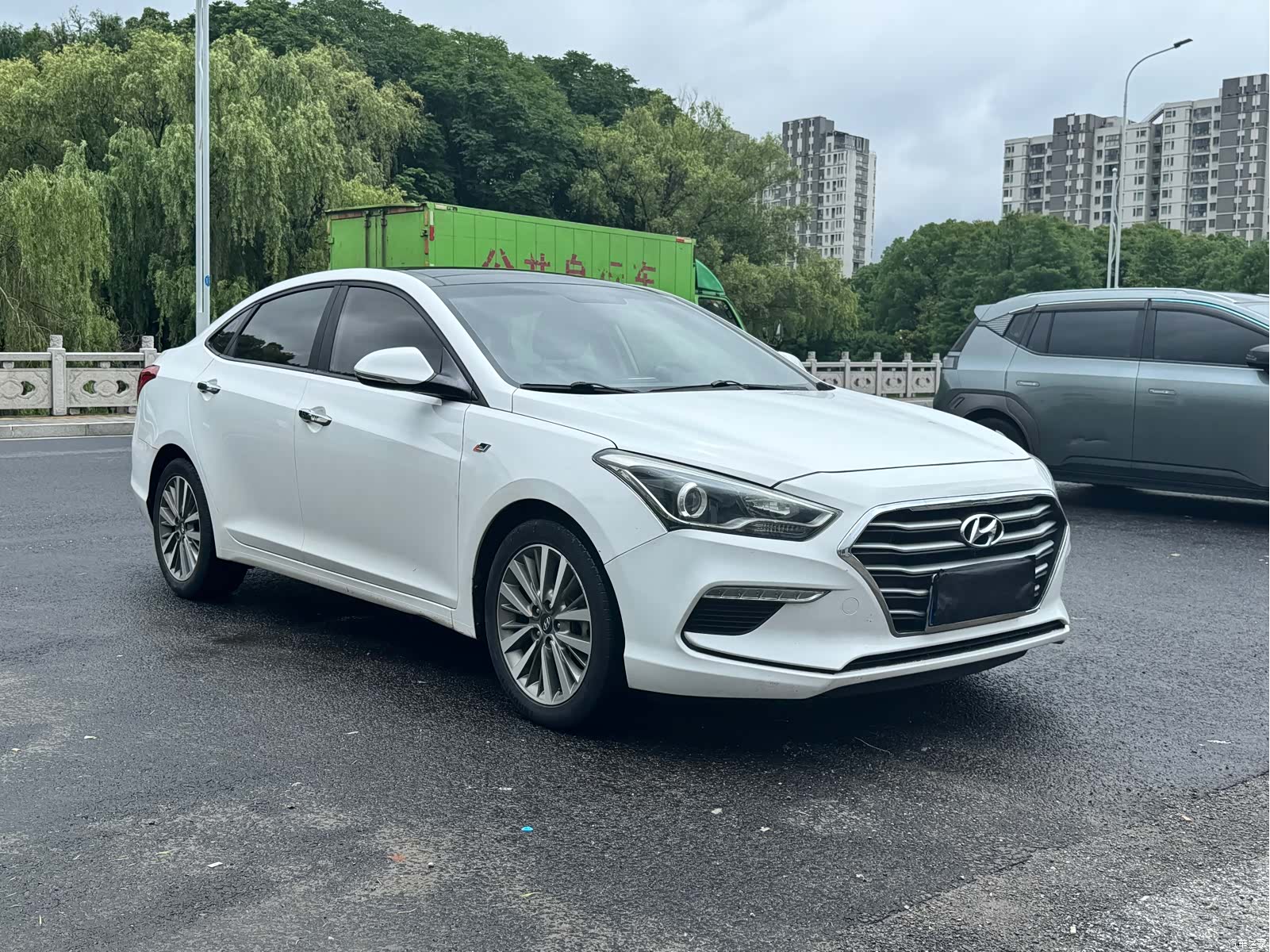 Hyundai DLX