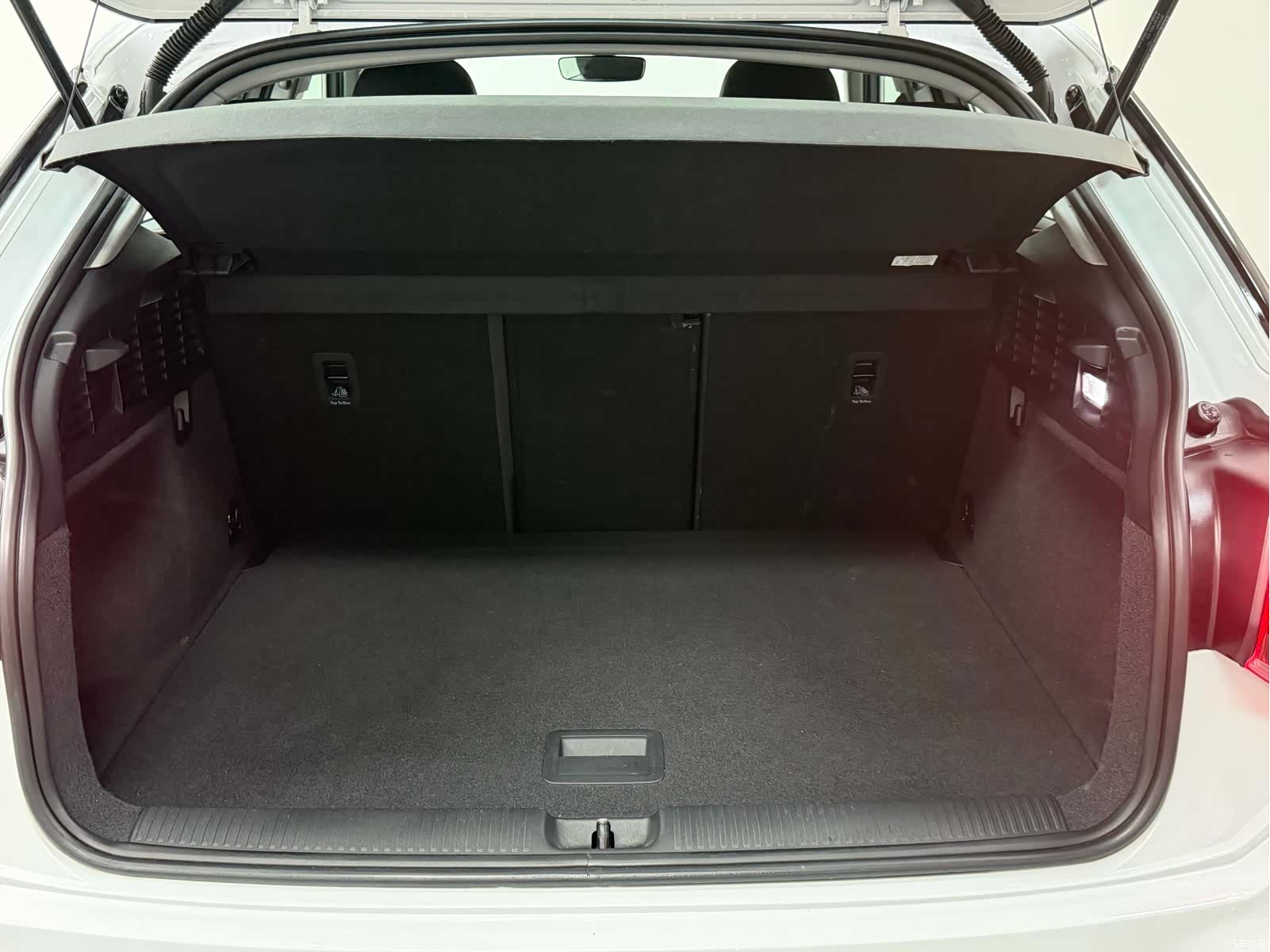 Audi Q2L, 2025 14